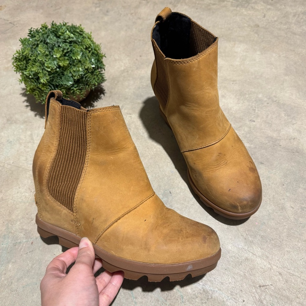 Sorel Joan Of Arc Wedge II Chelsea Leather Boots Size 8 Brown Tan Fall Neitral